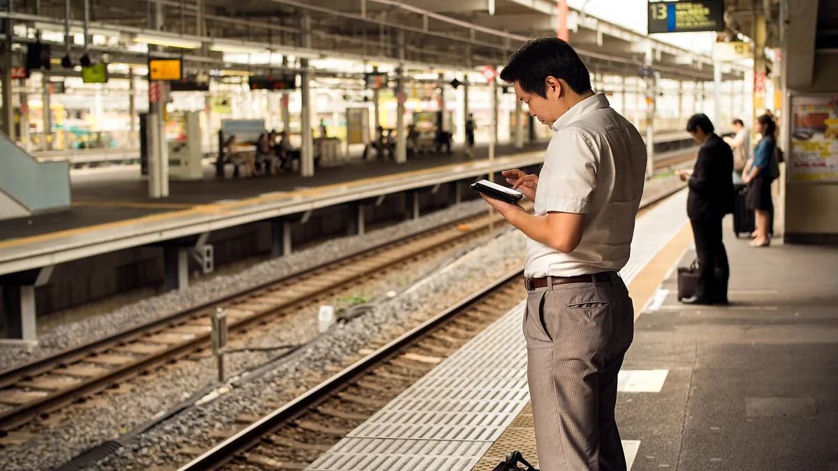 Commuters on a platform at Shinagawa Station, Tokyo