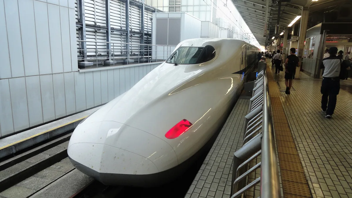 An N700 shinkansen at a platform in Kyoto Station