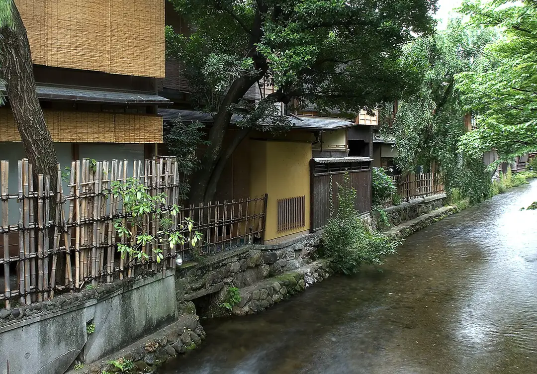 Wooden machiya facades and lanterns along Hanamikoji street in Gion, Kyoto