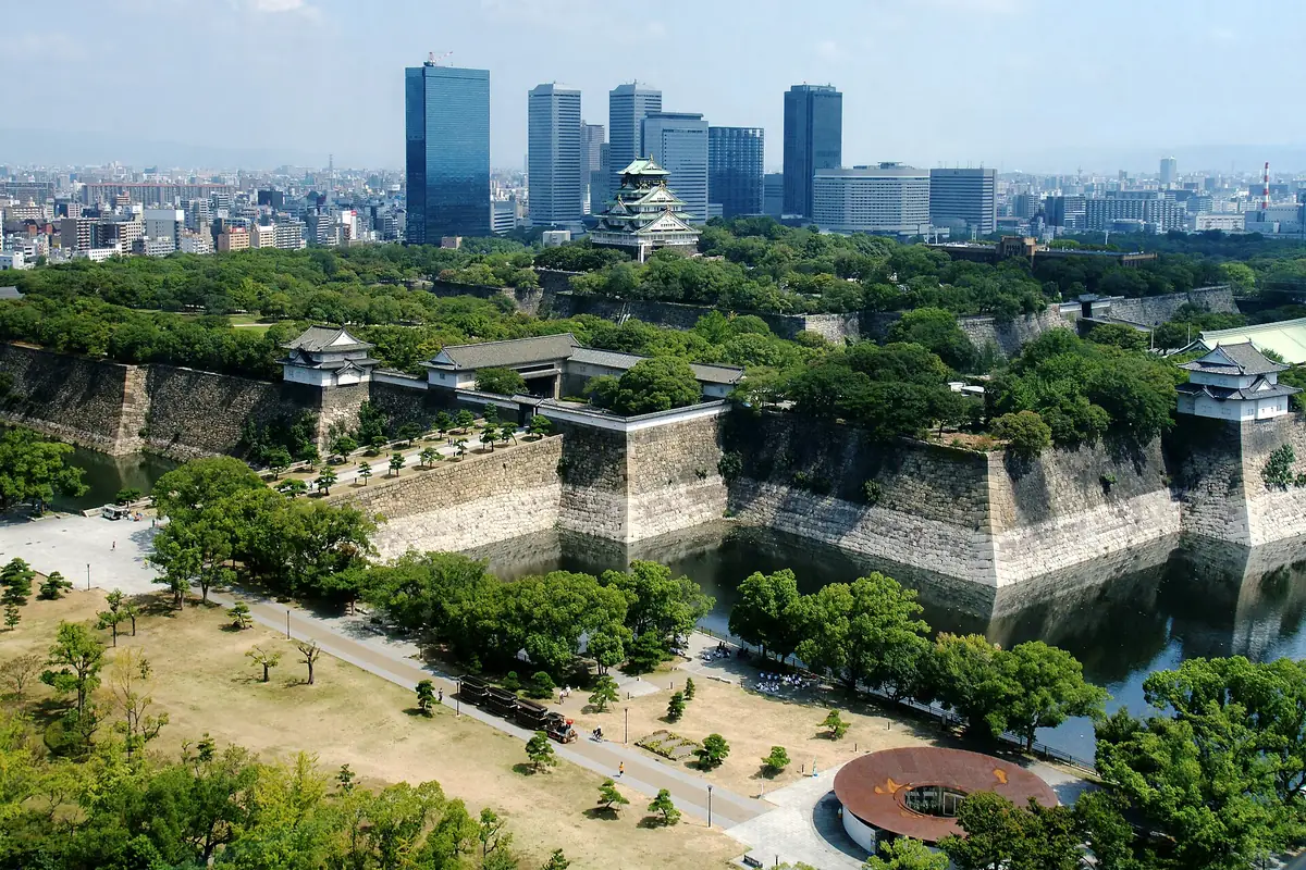 The main keep of Osaka Castle above its stone walls and moat